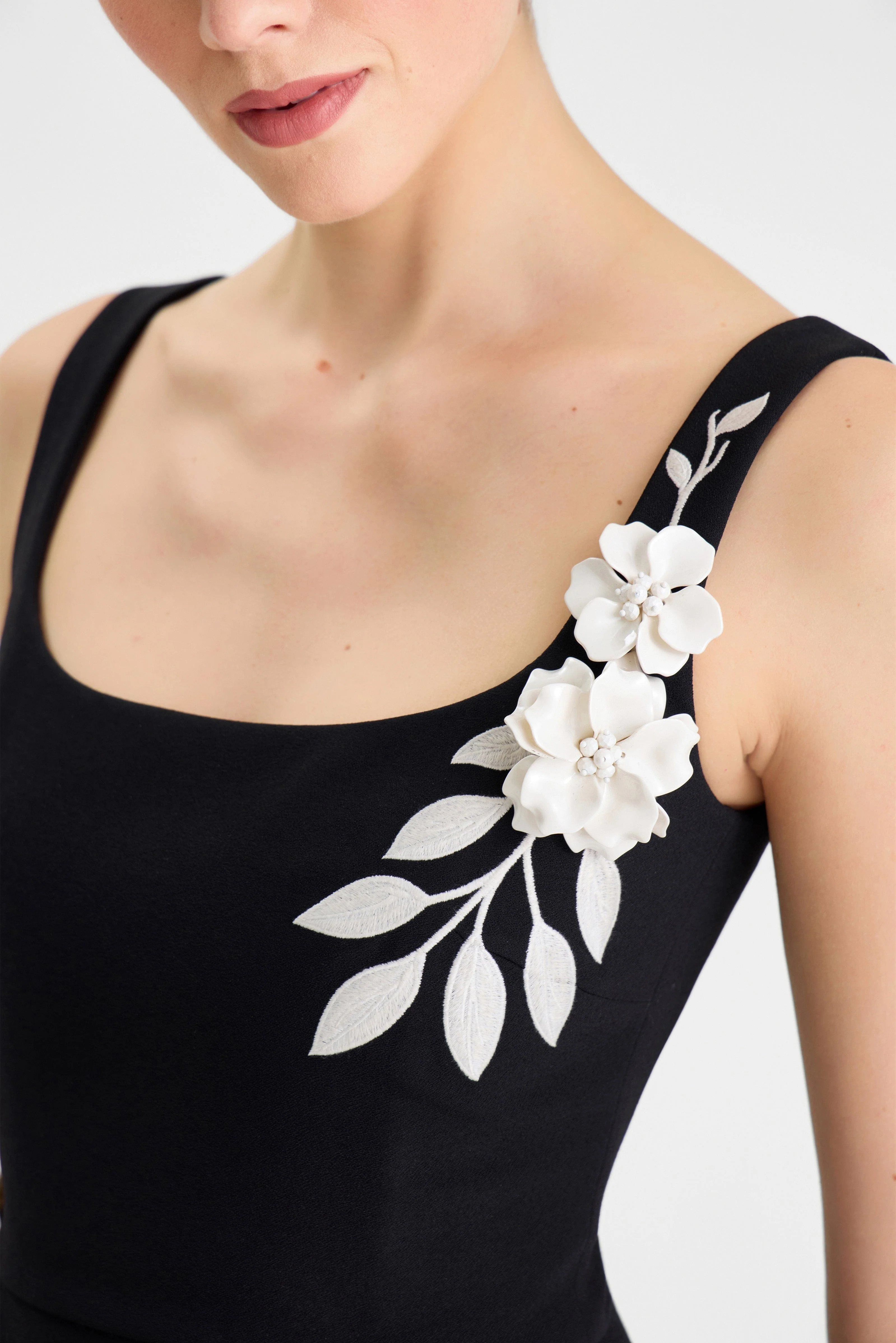Lana Monochrome Dress - Image 6